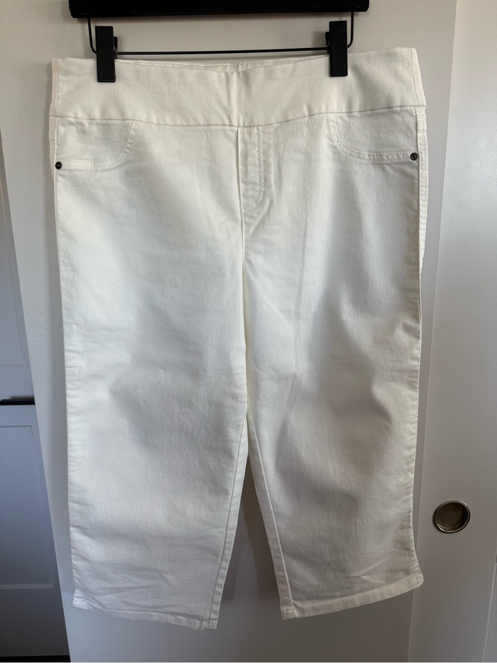 Christopher and Banks Pull On Flex Stretch Capris Size 12